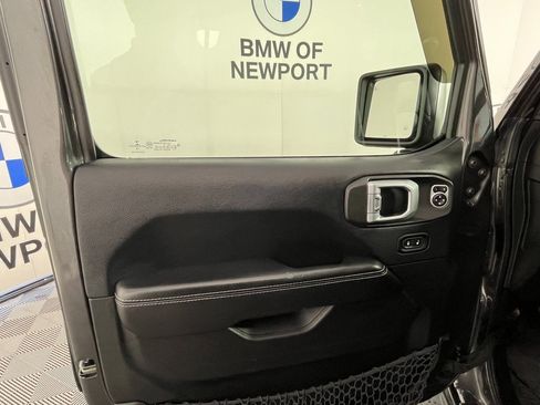 Used 2018 Jeep Wrangler Unlimited Sahara image 26