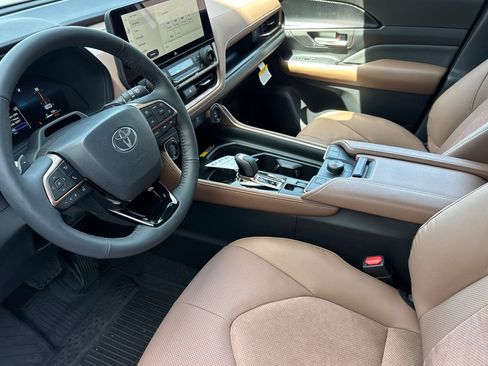 Certified 2026 Toyota Grand Highlander AWD Hybrid image 12
