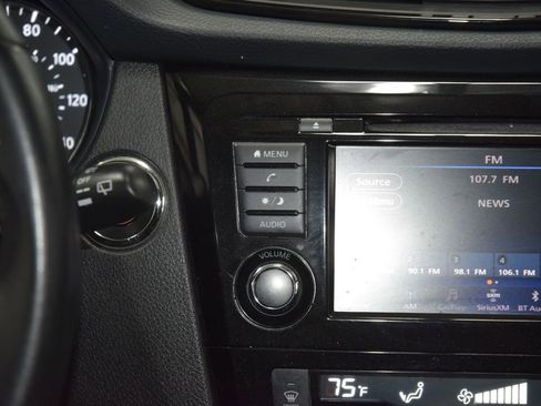 Used 2018 Nissan Rogue SV AWD/4WD image 30