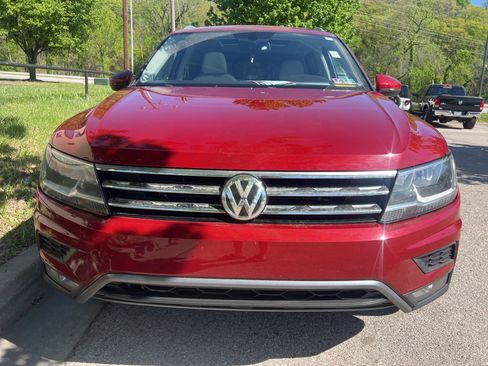 Used 2018 Volkswagen Tiguan SEL image 2