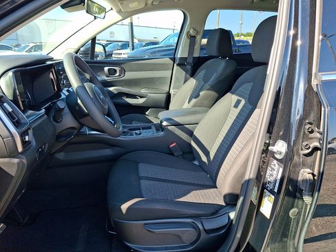 Used 2023 Kia Sorento LX FWD image 24