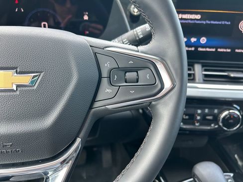 Used 2025 Chevrolet Trax LT w/ Driver Confidence Package FWD image 17