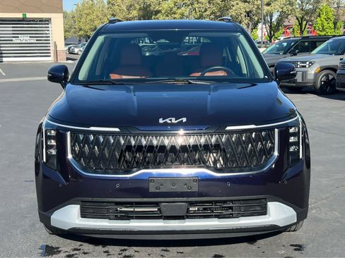 Used 2025 Kia Carnival EX FWD image 3