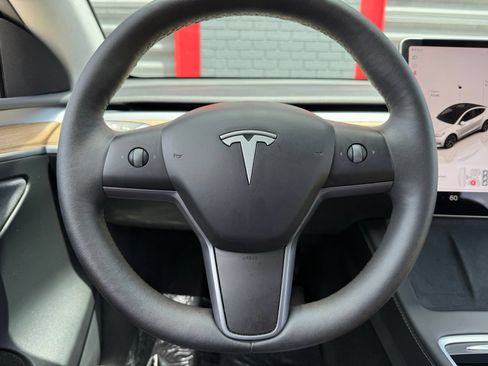 Used 2024 Tesla Model Y Long Range RWD image 27