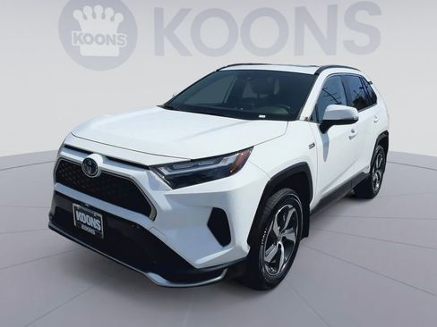 Used 2023 Toyota RAV4 SE w/ Weather & Moonroof Package image 5