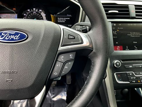 Used 2017 Ford Fusion SE w/ Equipment Group 201A FWD image 12