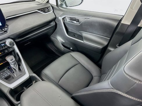 Used 2023 Toyota RAV4 XLE Premium image 25