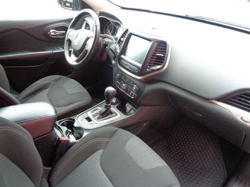 Used 2016 Jeep Cherokee Latitude w/ Comfort/Convenience Group image 13