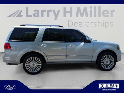 Used 2017 Lincoln Navigator Select AWD/4WD image 6