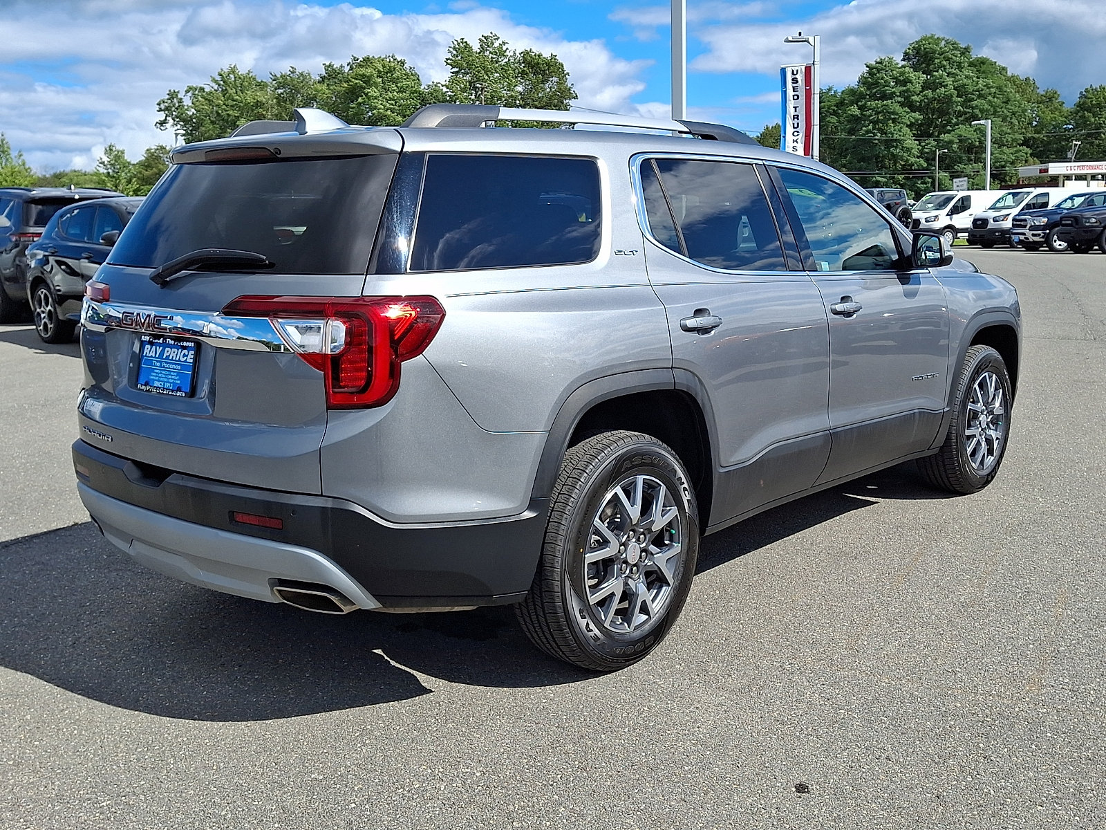 Certified 2023 GMC Acadia SLT w/ Preferred Package FWD image 6