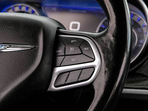 Used 2019 Chrysler 300 Touring w/ Chrome Appearance Package RWD image 15