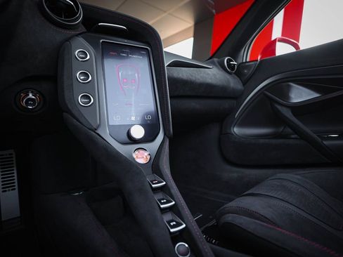 Used 2027 McLaren 750S Spider RWD image 34
