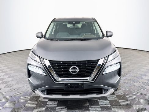 Used 2022 Nissan Rogue SV image 2