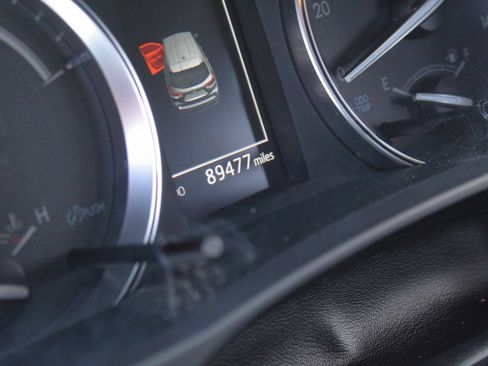 Used 2017 Toyota Highlander XLE image 30