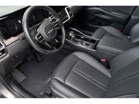 Used 2022 Kia Sorento EX image 12