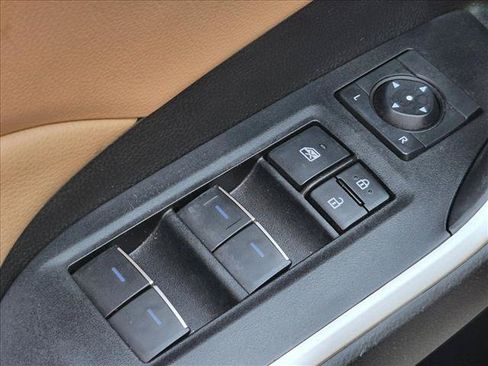 Used 2022 Toyota RAV4 XLE w/ Convenience Package FWD image 13