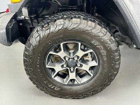 Used 2018 Jeep Wrangler Unlimited Rubicon w/ Dual Top Group image 30