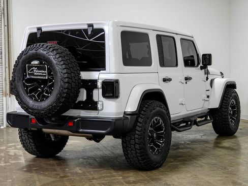 Used 2020 Jeep Wrangler Unlimited Sahara AWD/4WD image 7