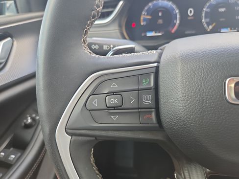 Used 2024 Jeep Grand Cherokee Altitude AWD/4WD image 12