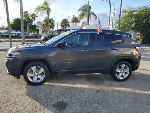 Used 2022 Jeep Compass Latitude FWD image 4