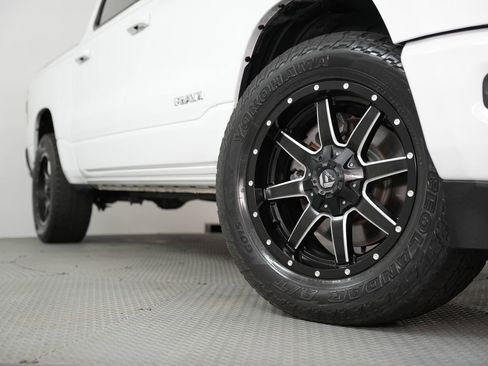 Used 2019 RAM 1500 Big Horn AWD/4WD image 17