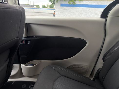 Used 2022 Chrysler Voyager LX FWD image 24