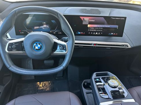 Used 2024 BMW iX xDrive50 w/ Sport Package AWD/4WD image 18