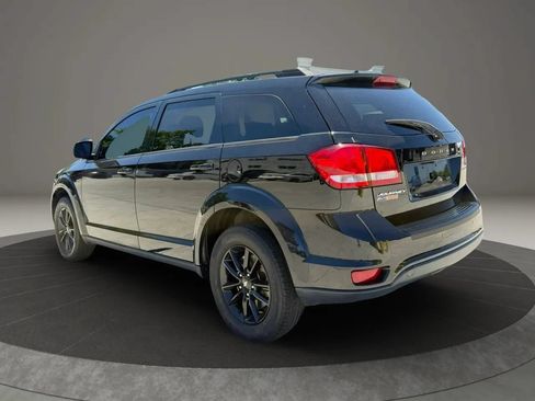 Used 2019 Dodge Journey SE FWD image 4