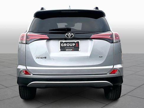 Used 2018 Toyota RAV4 SE image 4