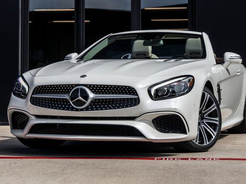 Used 2020 Mercedes-Benz SL 550 image 3