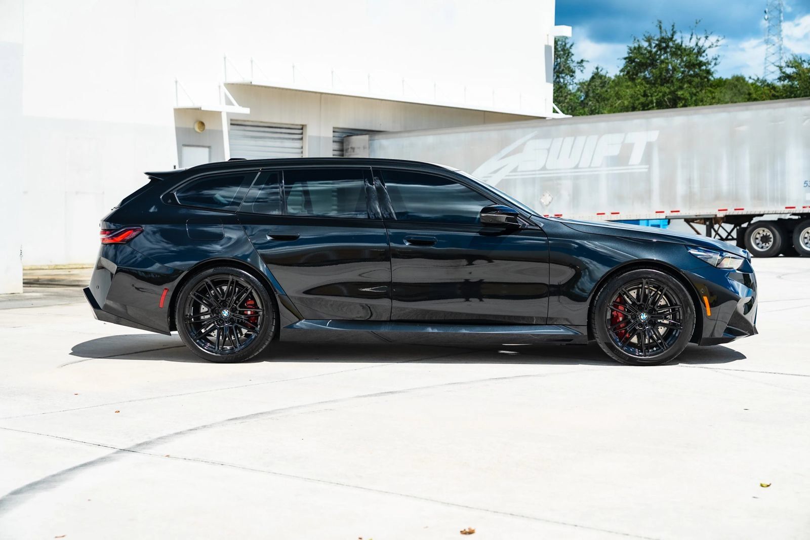 Used 2026 BMW M5 Touring AWD/4WD image 4