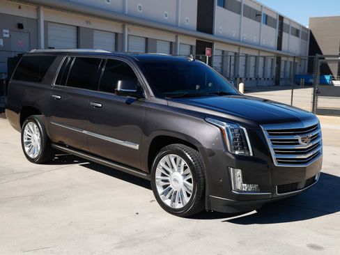 Used 2017 Cadillac Escalade ESV Platinum image 18