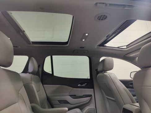 Used 2019 GMC Acadia SLT AWD/4WD image 7