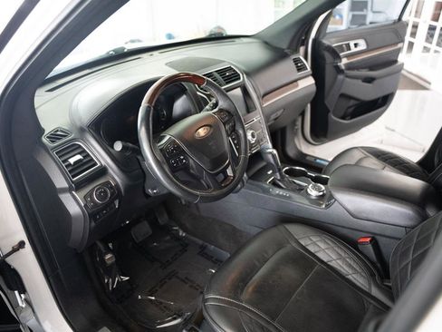 Used 2018 Ford Explorer Platinum AWD/4WD image 11