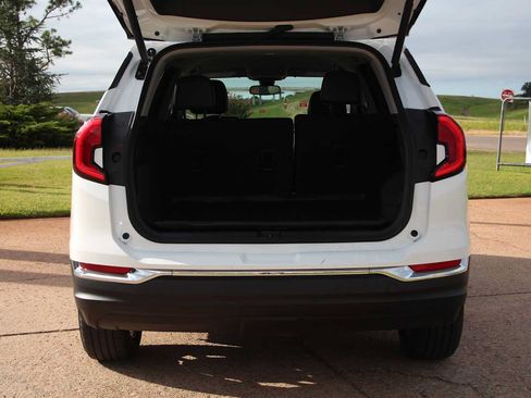 Used 2023 GMC Terrain SLT FWD image 10