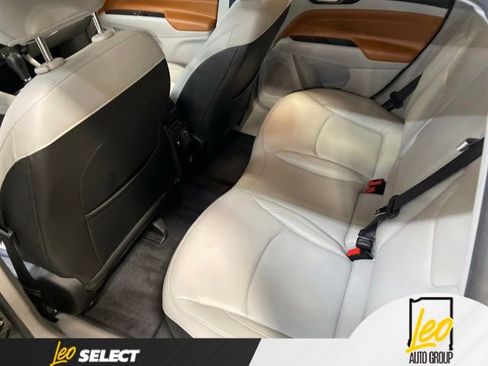 Used 2022 Jeep Compass Limited w/ Sun and Sound Group AWD/4WD image 16