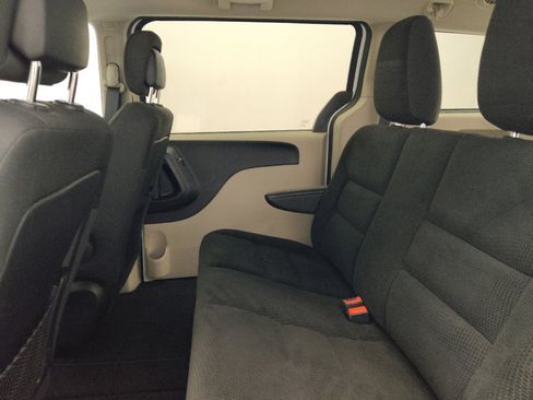 Used 2019 Dodge Grand Caravan SE w/ UConnect Hands-Free Group FWD image 18