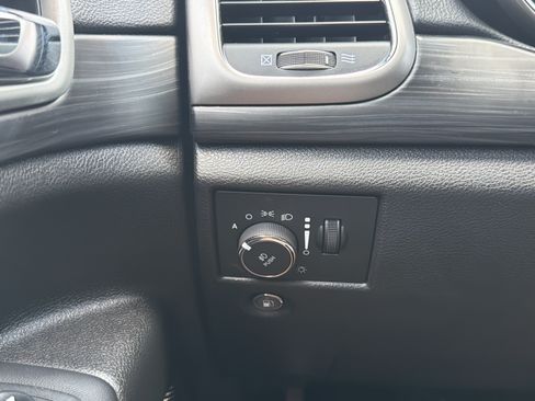 Used 2021 Jeep Grand Cherokee Laredo X RWD image 12