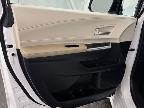 Used 2022 Toyota Sienna XLE AWD/4WD image 8