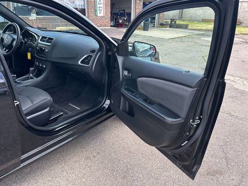 Used 2014 Dodge Avenger SE FWD image 22