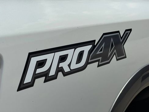 Used 2016 Nissan Titan PRO-4X w/ Pro-4x Convenience Package AWD/4WD image 7