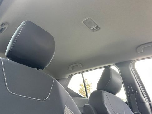 Used 2018 Nissan Kicks S image 19