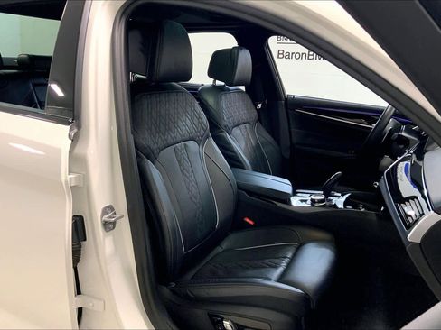 Used 2020 BMW M550i xDrive w/ Executive Package image 8