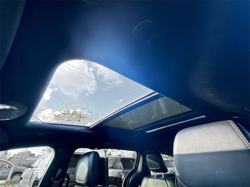 Used 2023 Chrysler Pacifica Limited w/ Uconnect Theater Family Group image 24