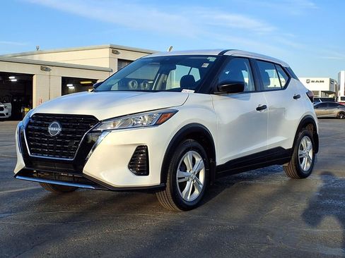Certified 2025 Nissan Kicks Play S image 2
