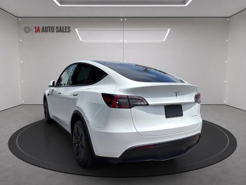 Used 2022 Tesla Model Y Long Range AWD/4WD image 3