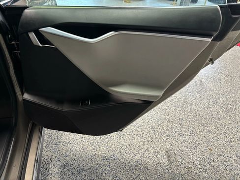 Used 2015 Tesla Model S P90D image 18