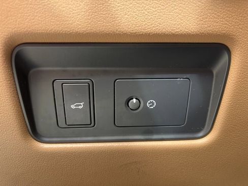 Used 2021 Jaguar F-PACE S image 39