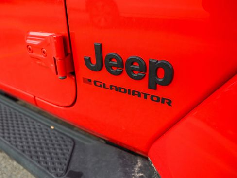 Used 2024 Jeep Gladiator Sport AWD/4WD image 13