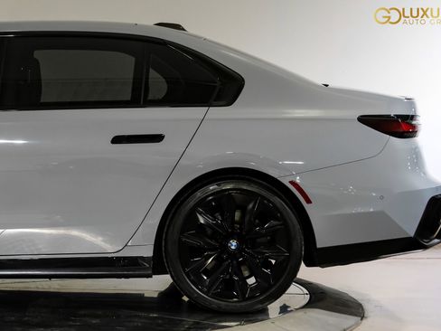 Used 2023 BMW 740i RWD image 15